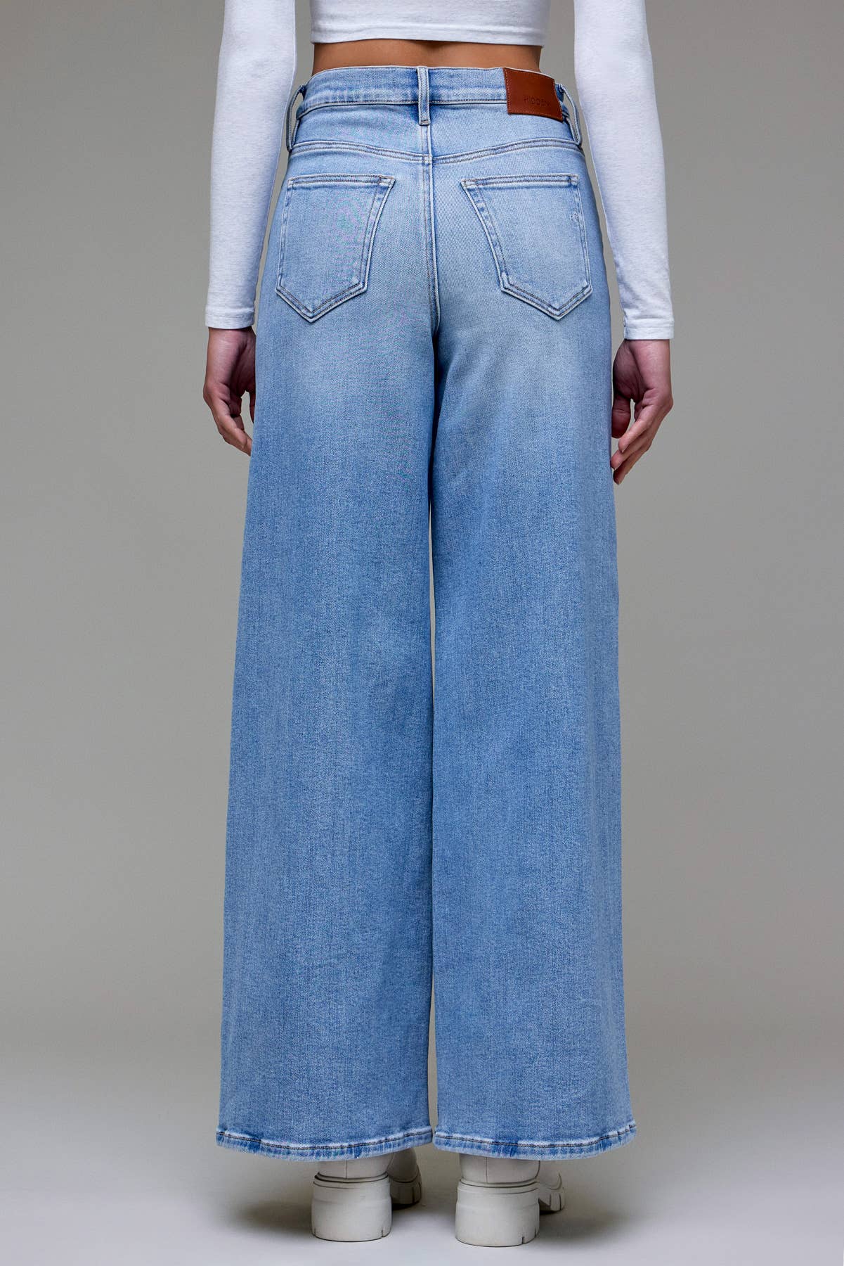 Hidden Wide Leg Jean
