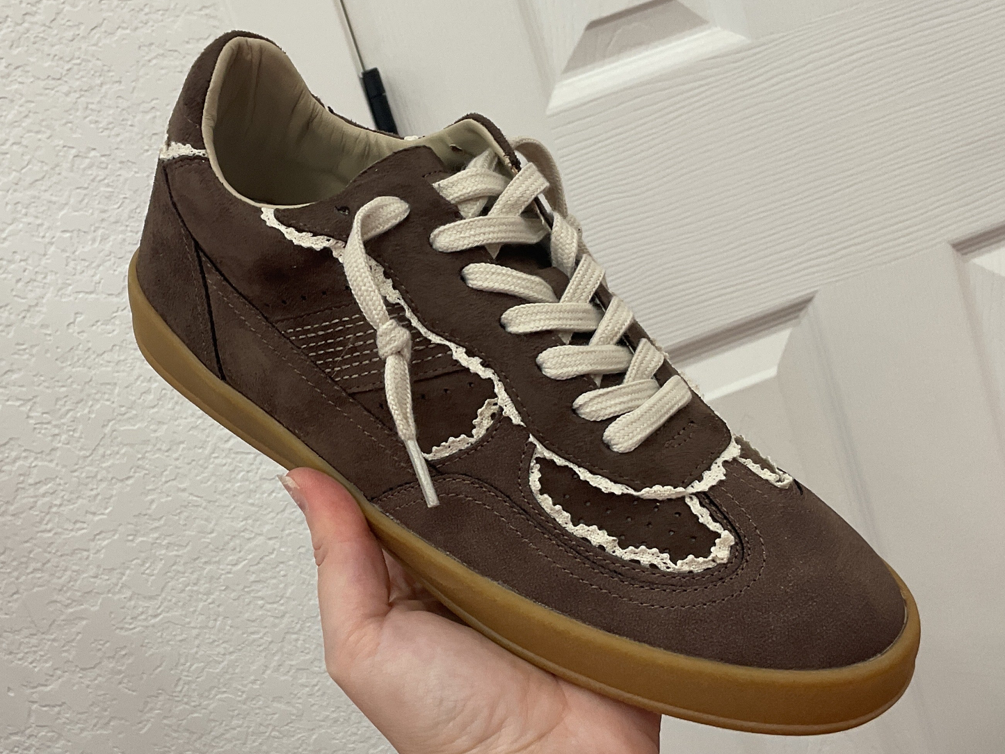 Elenor Chocolate Brown Sneakers