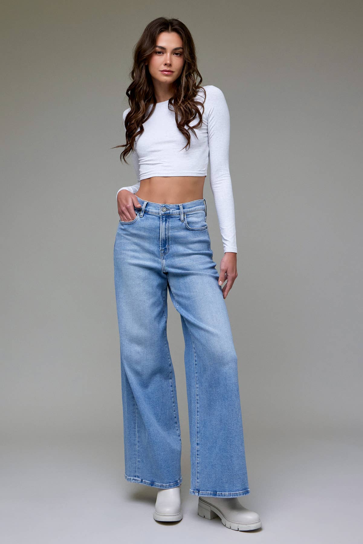 Hidden Wide Leg Jean