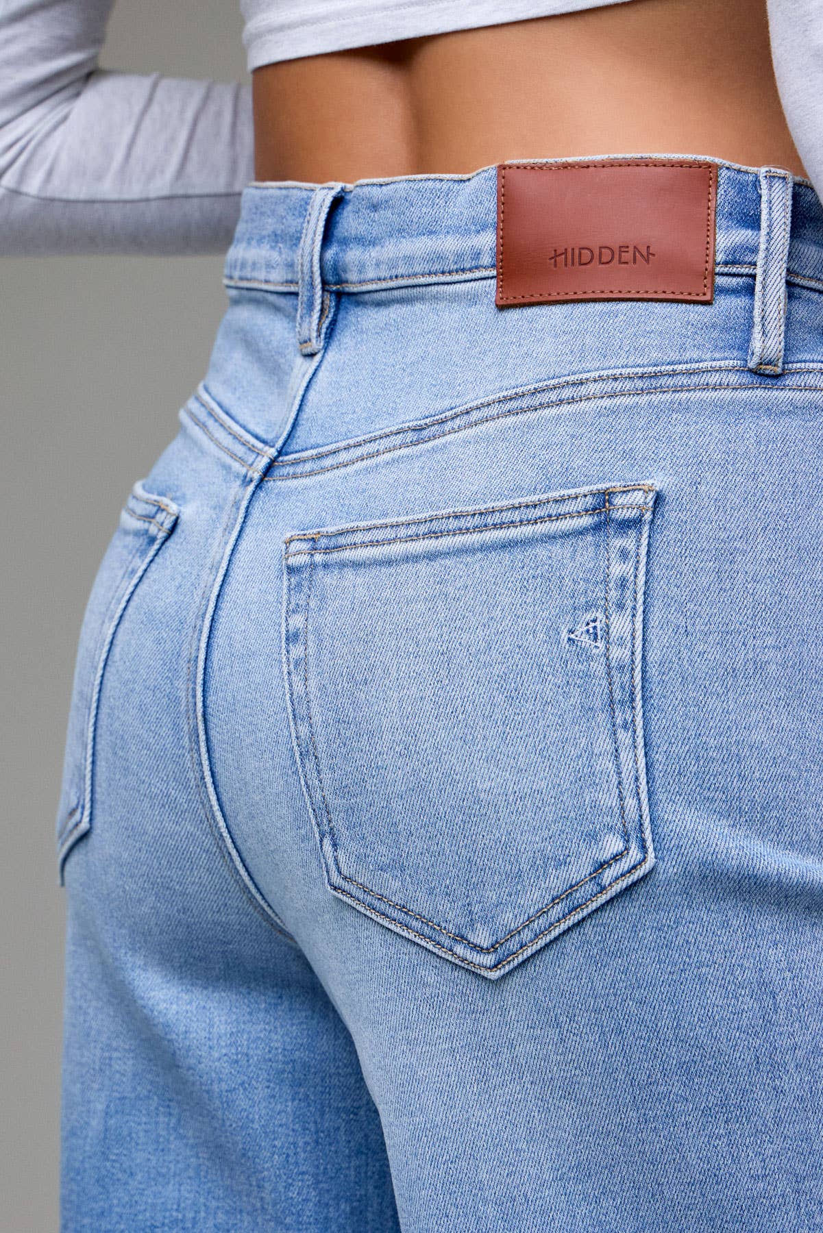 Hidden Wide Leg Jean