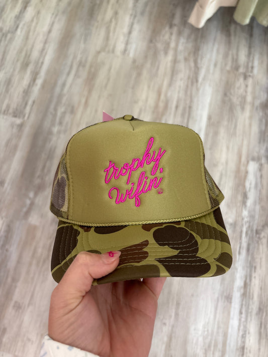 Camo trophy wifin trucker hat