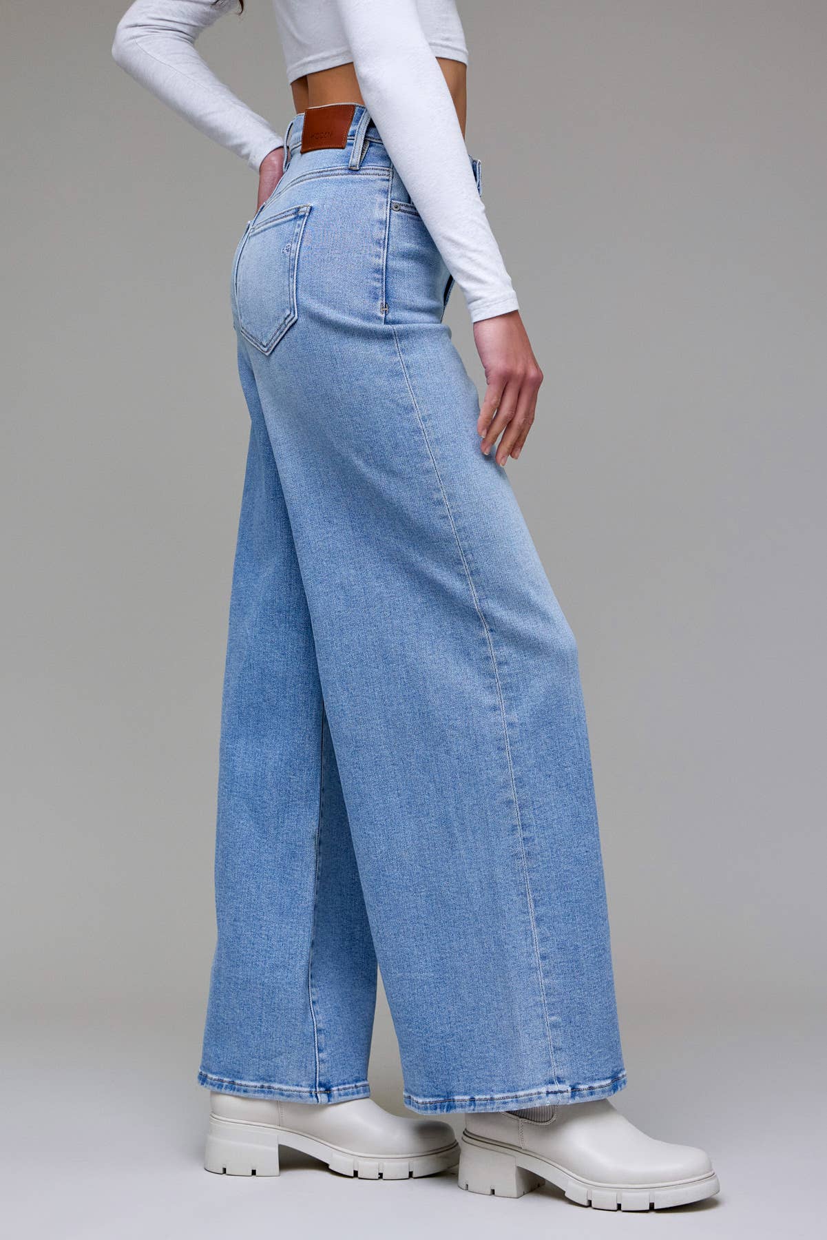 Hidden Wide Leg Jean