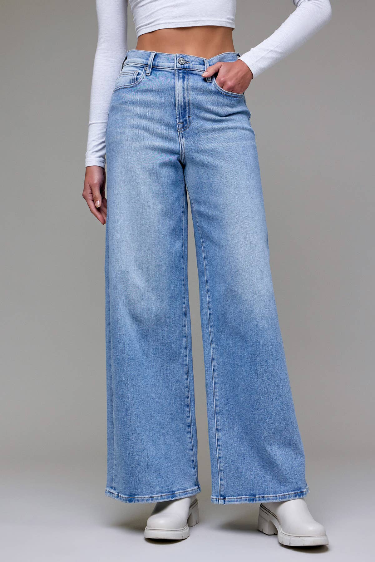 Hidden Wide Leg Jean