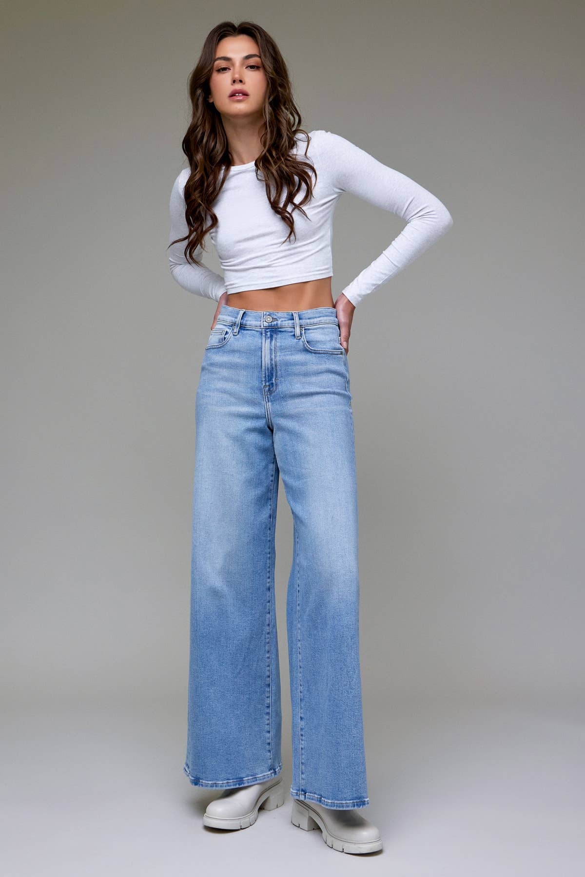 Hidden Wide Leg Jean